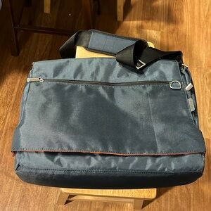 Targus Messenger BT Men XL Blue Adjustable Strap Multi-pocket Laptop Bag